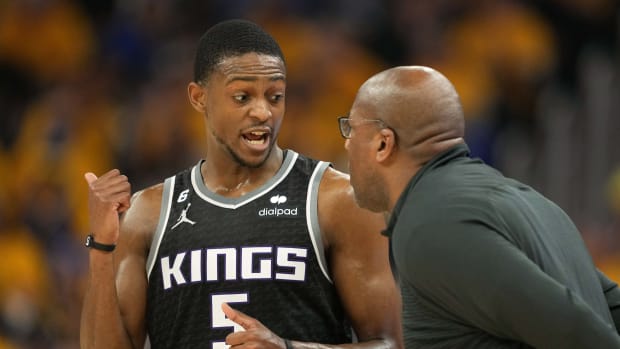 Apr 23, 2023; San Francisco, California, USA; Sacramento Kings guard De'Aaron Fox (5) talks to head coach Mike Brown during the second quarter of game four of the 2023 NBA playoffs against the Golden State Warriors at Chase Center. Mandatory Credit: Darren Yamashita-USA TODAY Sports  
